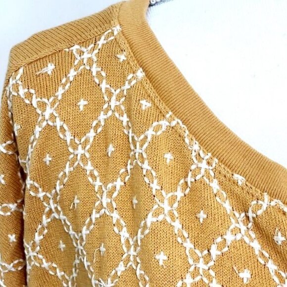 𝅺FREE People Free Spirit Hi-Low Henley Peach Fuzz Embroidered T-Shirt Top - Picture 4 of 6